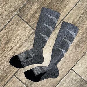 Feetures Graduated Compression Light Cushion Knee High